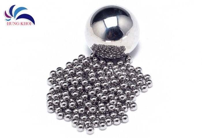 so-sanh-hat-thep-va-hat-thuy-tinh-phun-bi